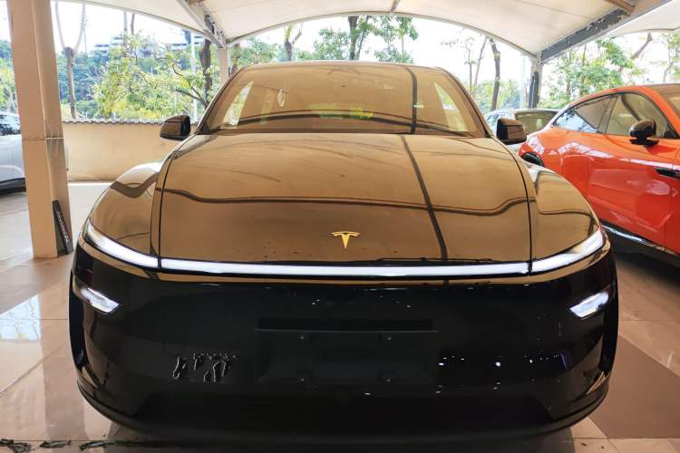 Used Tesla Model Y 2026 Long-Range All-Wheel-Drive Model
