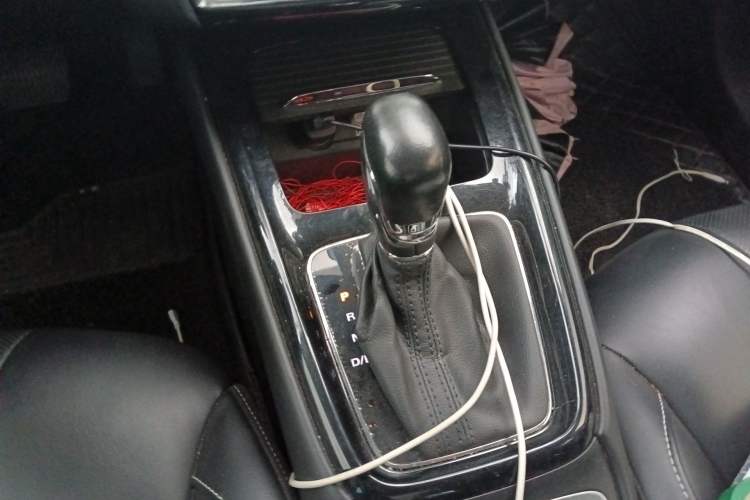 Used Roewe i5 2020 1.5L Automatic 4G Connect Luxury Flagship Edition Gear Lever