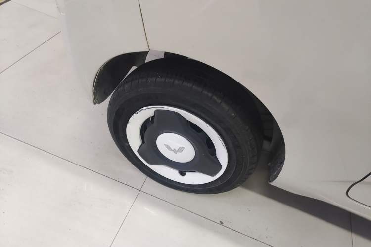 Used Wuling Hongguang MINIEV 2024 3rd Generation 215km Youth Edition Right Rear Wheel Hub