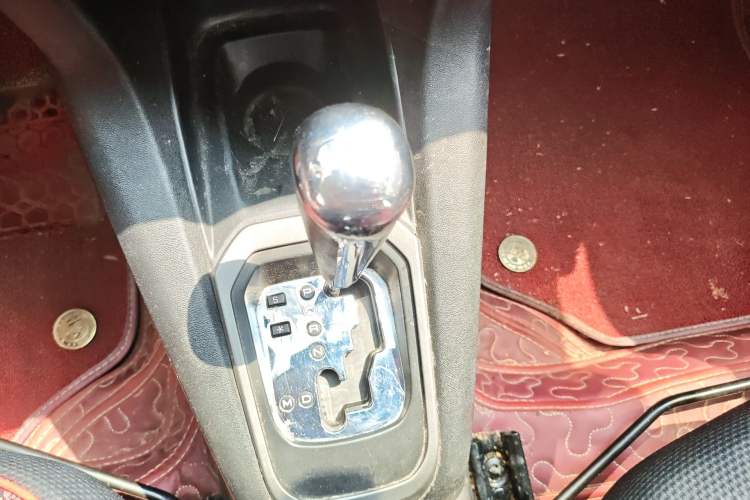 Used Citroen Elysee 2015 Qishang Edition 1.6L Automatic Fashion Model Gear Lever