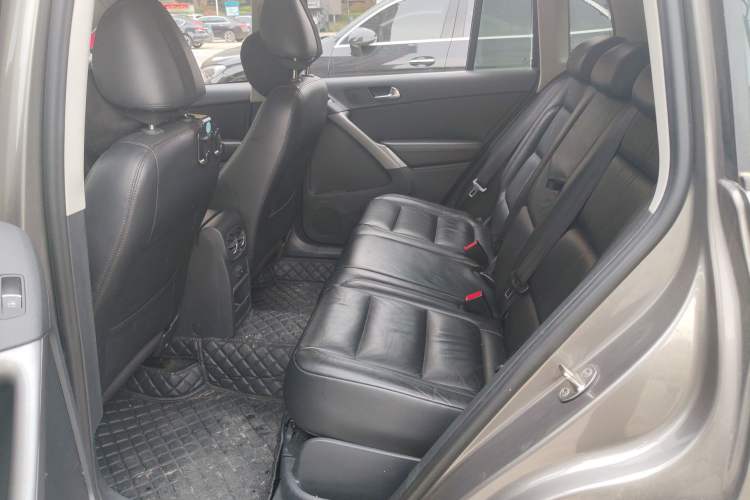 Used Volkswagen Tiguan 2010 1.8 TSI Automatic All-Wheel Drive Fashion Edition Left Rear Seat