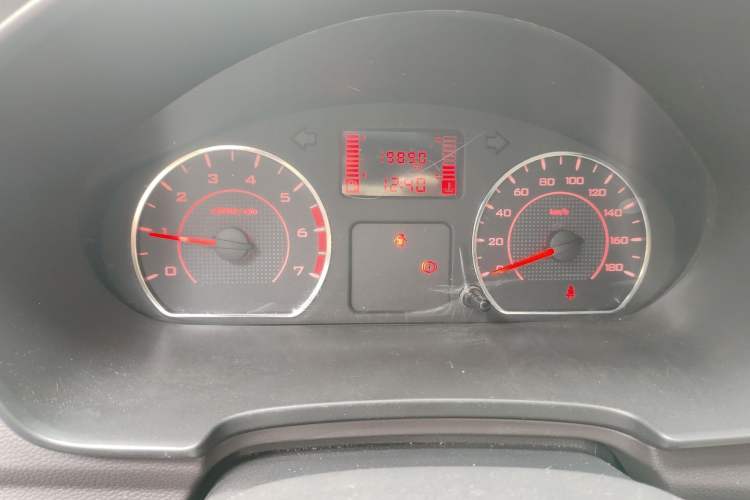 Used Wuling Hongguang V 2022 1.5L Jingqu Edition Enclosed-Window Vehicle with Electric Power Steering LAR Instrument Cluster