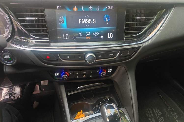 Used Buick Regal 2019 20T Elite Version China VI Standard Audio And AC Panel