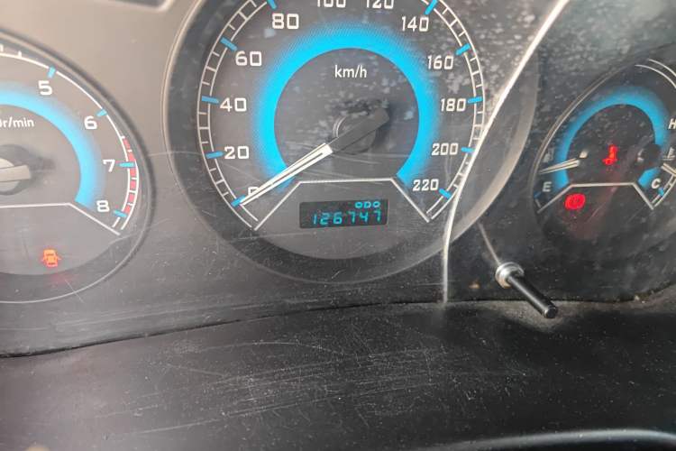 Used Soueast V3 Lingyue 2015 1.5L Manual Smart Edition Odometer Close Up