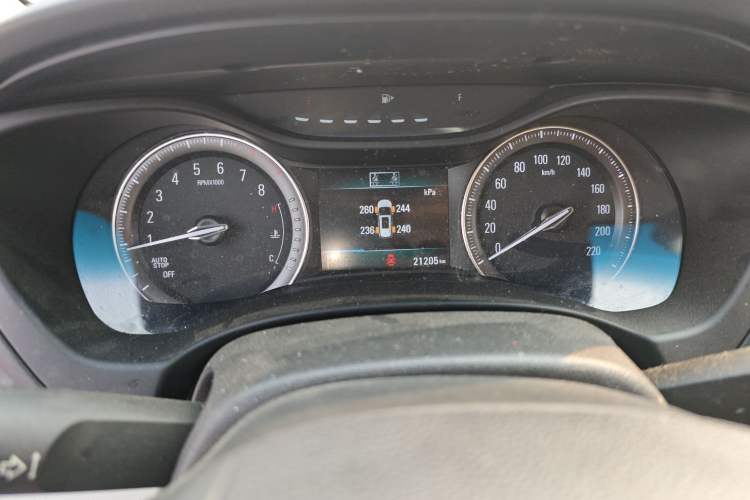 Used Buick GL6 2018 18T 6-Seater Elite Model Odometer Close Up