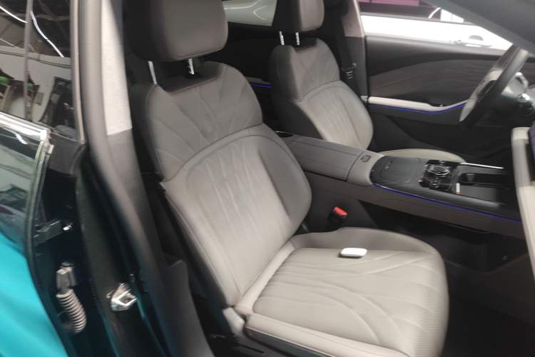 Used Geely Galaxy 8 2025 130km EM-P Starship Edition
