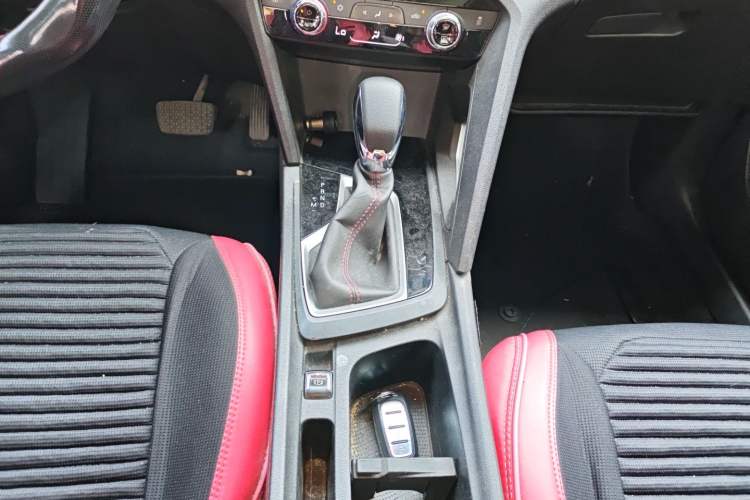 Used Chevrolet Orlando 2019 Redline 530T Automatic Enjoyment Version (5+2 Seating) China VI Gear Lever