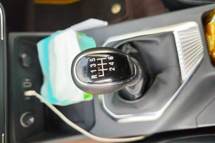 Used Great Wall King Kong Poer 2022 2.0T Manual Diesel Two-Wheel Drive Elite Version Long Bed Flatbed – GW4D20M
