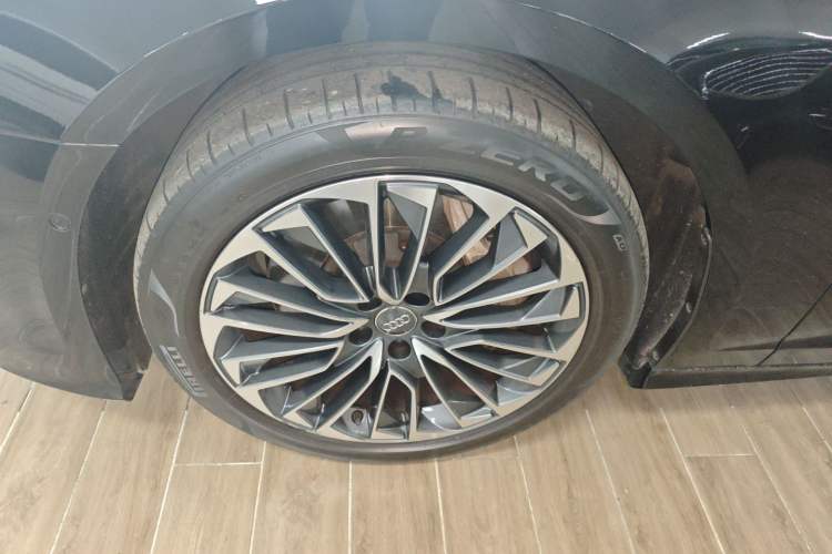 Used Audi A6L New Energy 2020 55 TFSI e quattro Left Front Wheel Hub