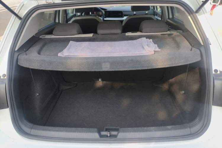 Used Volkswagen Golf 2023 200TSI DSG Trunk