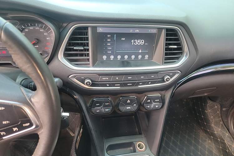 Used GAC Trumpchi GS4 2016 235T Manual Luxury Edition Audio And AC Panel