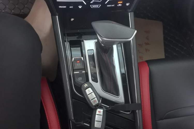 Used Venucia T60 2020 1.6L CVT Smart Drive Version China VI Standard
