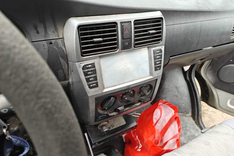 Used Wuling Rongguang 2012 1.5L Extended Basic Version Audio And AC Panel