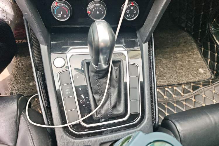 Used Volkswagen Magotan 2018 330TSI DSG Advanced Model Gear Lever