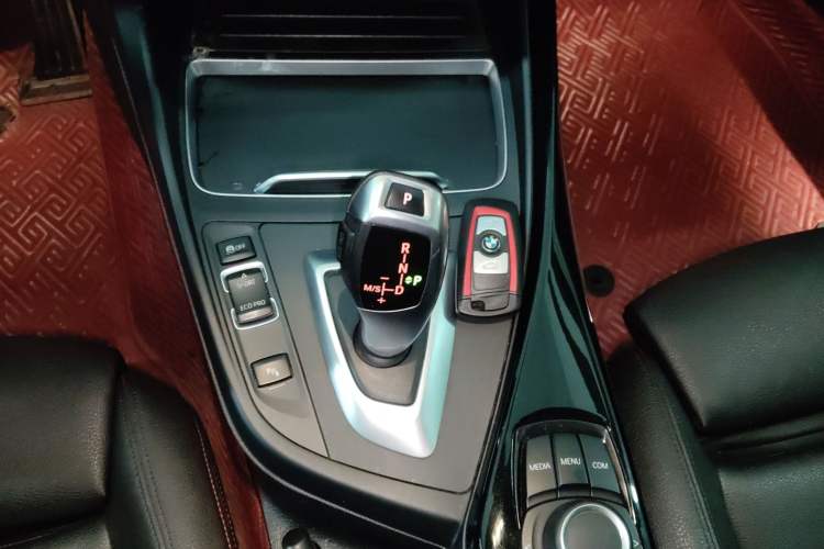 Used BMW 2 Series 2018 220i Convertible Coupe Sports Design Package Gear Lever