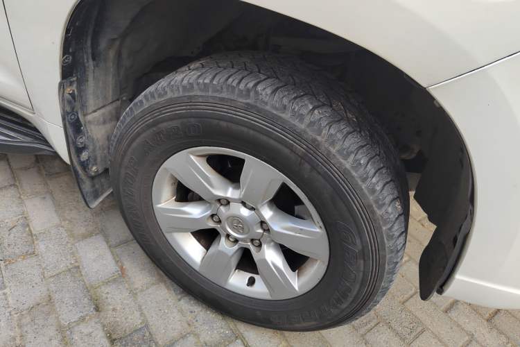 Used Toyota Prado 2015 2.7L Automatic Standard Edition Right Front Wheel Hub