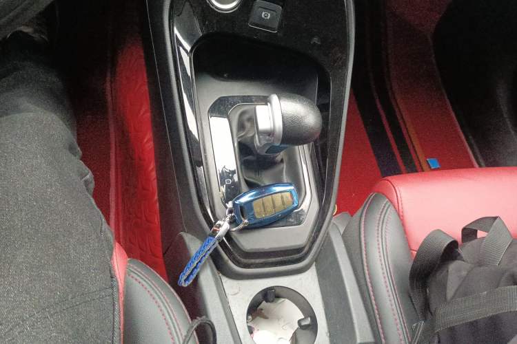 Used Haval H2s 2018 Red-Label 1.5T Dual-Clutch Fashion Edition Gear Lever