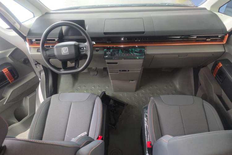 Used Farizon Super VAN 2025 Model, Zhifu Edition, Mid-axle Medium-roof, 83 kWh Center Console