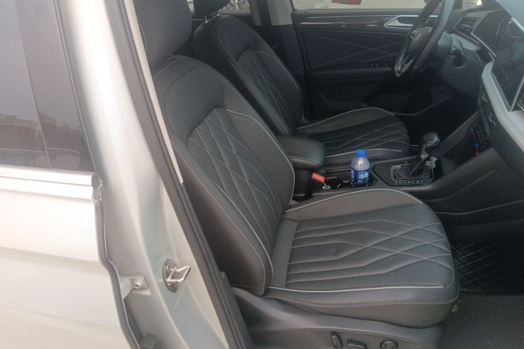 Used Volkswagen Tiguan L 2022 330TSI Automatic Two-Wheel Drive R-Line Enhanced Edition Right Front Seat