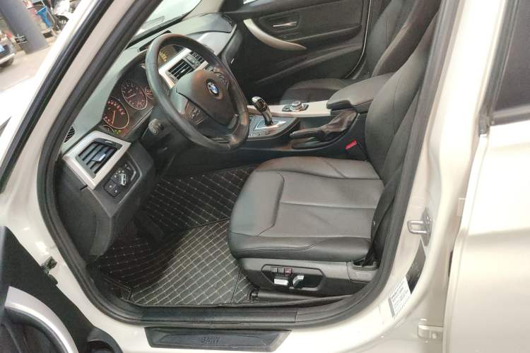 Used BMW 3 Series 2016 320i Fashion Model