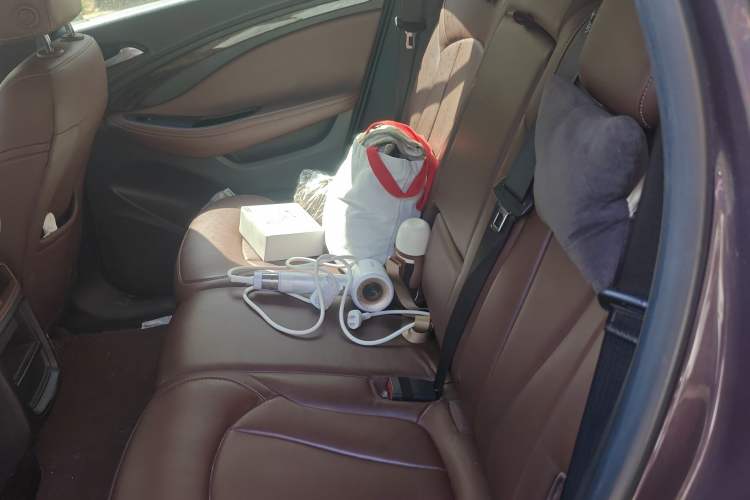 Used Buick Envision 2015 20T Four-Wheel Drive Luxury Model Left Rear Seat