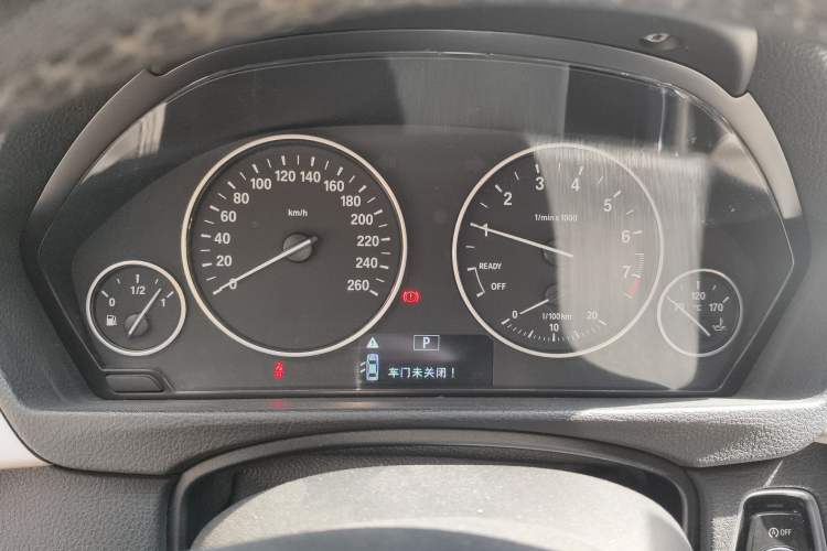 Used BMW 3 Series 2015 320Li Luxury Edition Fashion Model Odometer Close Up