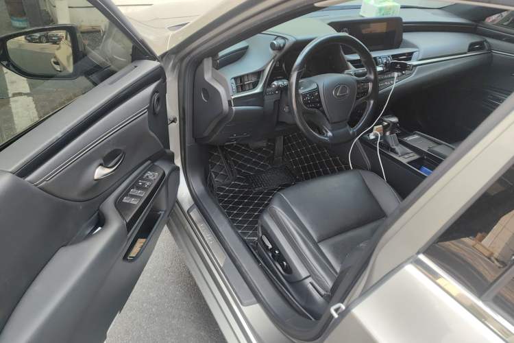 Used Lexus ES 2020 200 Excellence Edition
