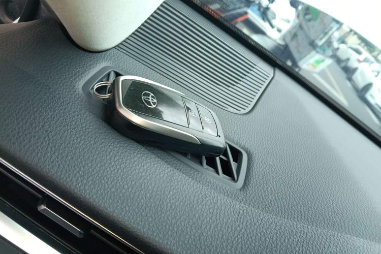 Used Toyota Harrier 2022 2.0L CVT Two-Wheel Drive Deluxe Edition