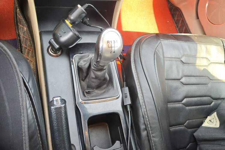 Used Bestune B50 2013 1.6L manual luxury version Gear Lever