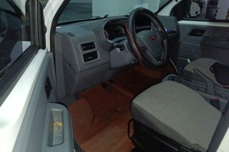 Used Wuling Yangguang 2025 Model 400km Bus Edition—Comfort Edition
