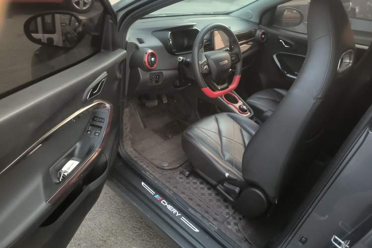 Used Chery QQ Little Ant 2022 Revised Version Sweet Pink Edition Half-Sugar Version Lithium Iron Phosphate 30.7 kWh 30 kW 301 km