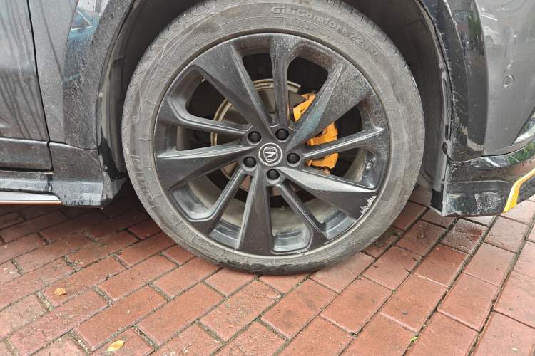 Used CHANGAN UNI-T 2022 1.5T Sport Edition Flagship Version Right Front Wheel Hub