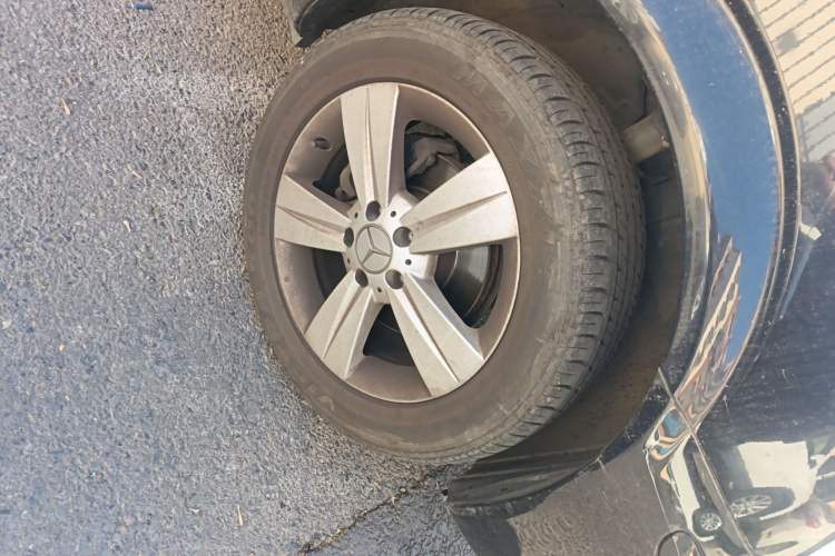 Used Mercedes-Benz Viano 2013 3.0L Comfort Edition Right Front Wheel Hub