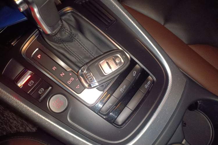 Used Audi Q5 2018 Collector's Edition 40 TFSI Technology Model
