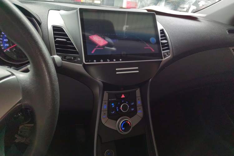 Used Hyundai Elantra (5th Generation / Langdong) 2016 1.6L Automatic Smart Version
