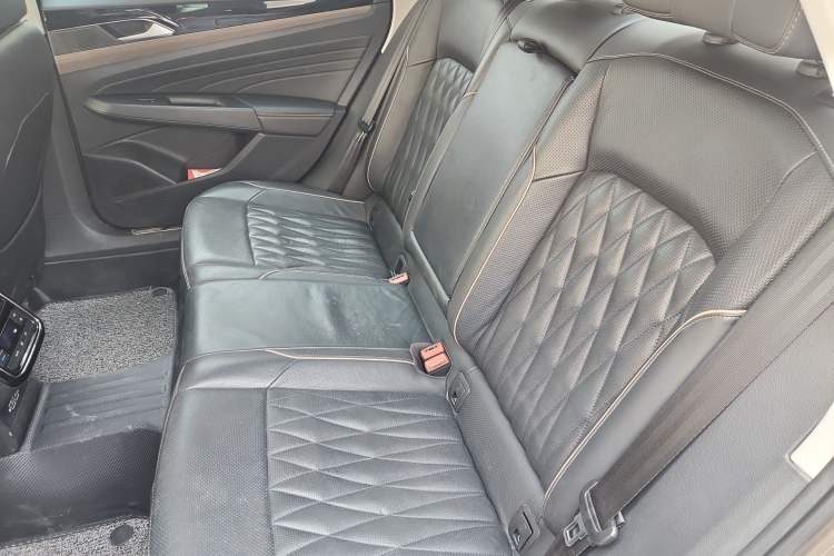 Used Volkswagen Passat 2019 380TSI Luxury Edition China VI Standard Left Rear Seat