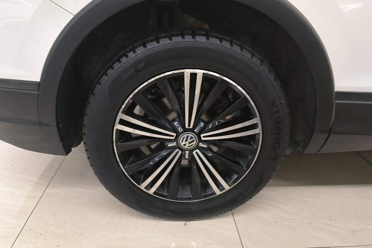 Used Volkswagen Tiguan L 2019 330TSI Automatic Two-Wheel Drive Luxury Edition China V Standard Right Rear Wheel Hub