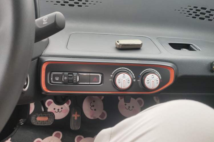 Used Baojun E100 2020 305KM Smart Enjoyment Version Audio And AC Panel