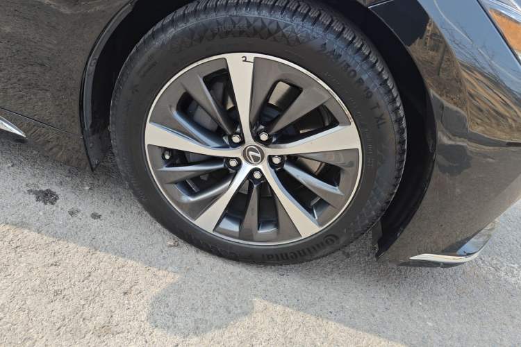 Used Lexus LS 2020 500h Excellence Edition China VI standard Right Front Wheel Hub