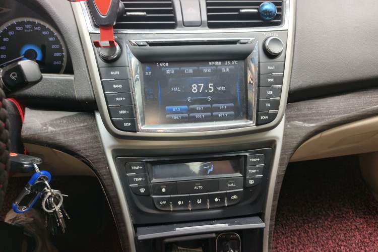 Used CHANGAN Raeton 2014 1.8T Automatic Elite Anniversary Edition China IV Standard
