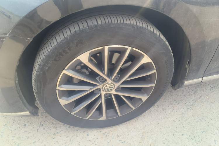 Used Volkswagen Magotan 2020 330TSI DSG Luxury Edition Left Front Wheel Hub