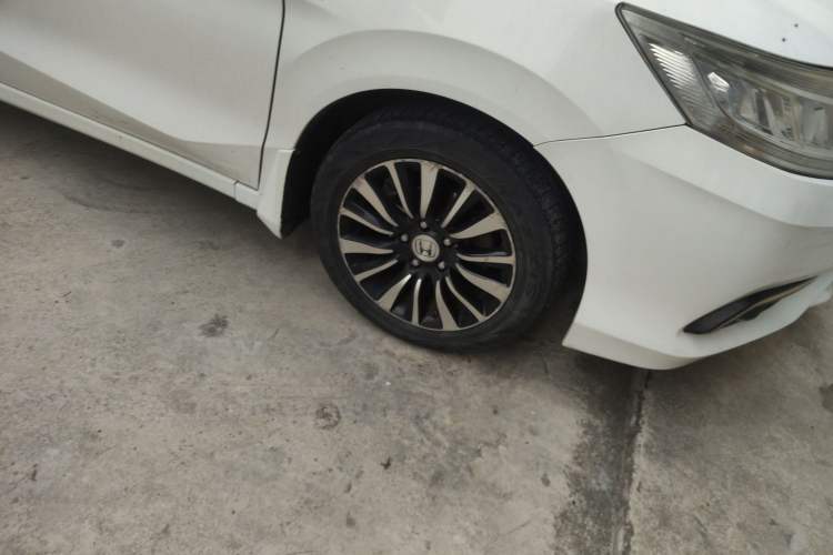 Used Honda Crider 2013 1.8L automatic luxury edition Right Front Wheel Hub