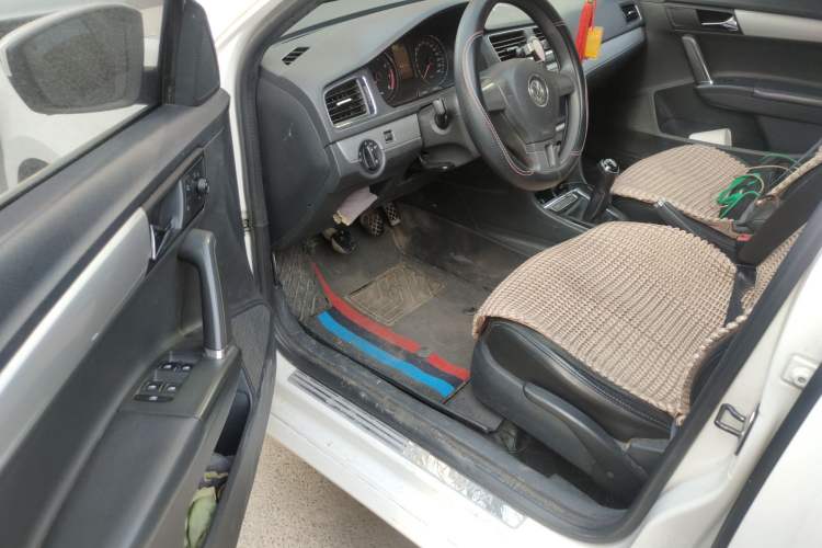 Used Volkswagen Gran Lavida 2013 1.6L Manual Comfort Model
