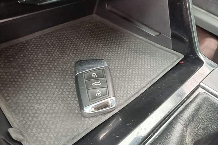 Used Volkswagen Passat 2019 330TSI Luxury Edition China VI Standard Vehicle Key