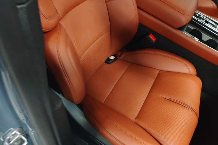 Used Lincoln Aviator 2024 3.0T V6 All-Wheel-Drive Luxury Edition Six Seats Right Front Seat