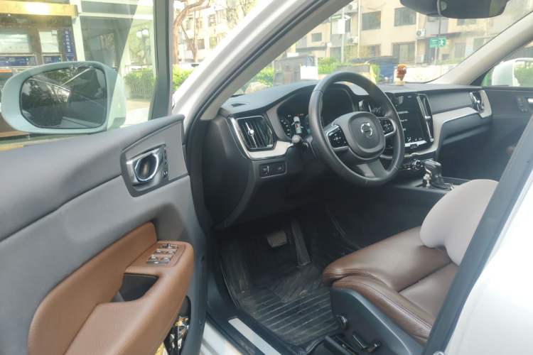 Used Volvo XC60 2020 T5 4x4 Smart Luxury Edition Driver Seat