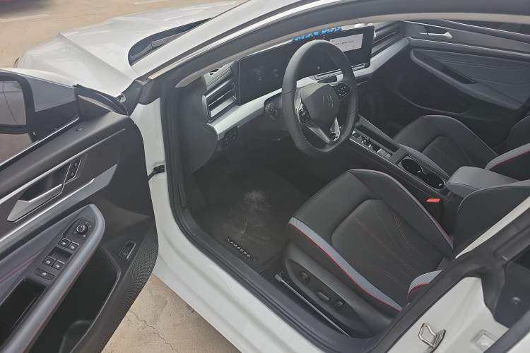 Used Volkswagen Lamando 2024 Lavida L 280TSI DSG Cool & Spicy Edition Driver Seat