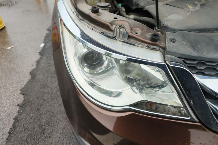 Used Baojun 730 2015 1.8L Manual Luxury Navigation ESP Version 7-seater Right Front Headlight