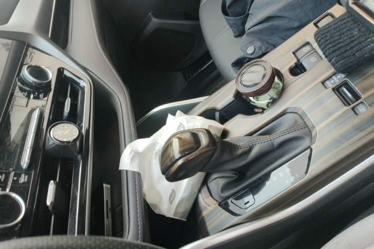 Used Toyota Highlander 2023 2.5L Smart Electric Hybrid Dual-Engine 4x4 Elite Edition 7 Seats Gear Lever