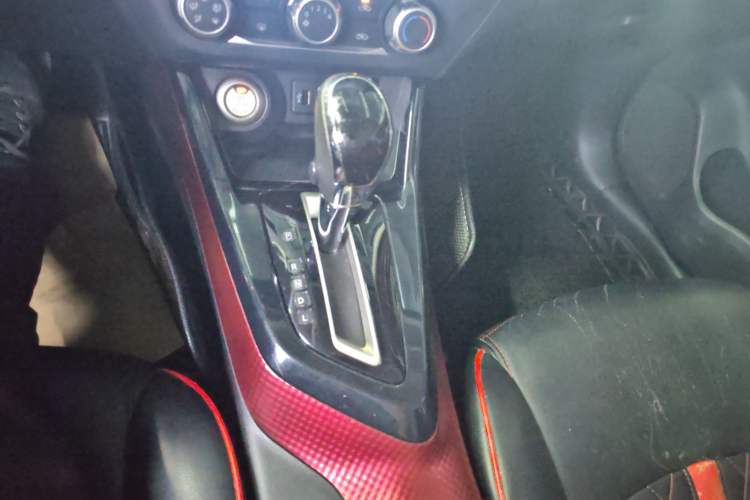 Used Nissan Lannia 2016 1.6L CVT Smart Cool Edition Gear Lever